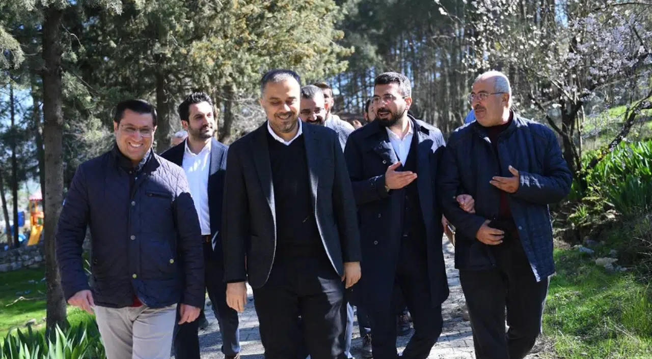 Başkan Adayı Toptaş, Mahallelerde Vatandaşlarla Buluştu