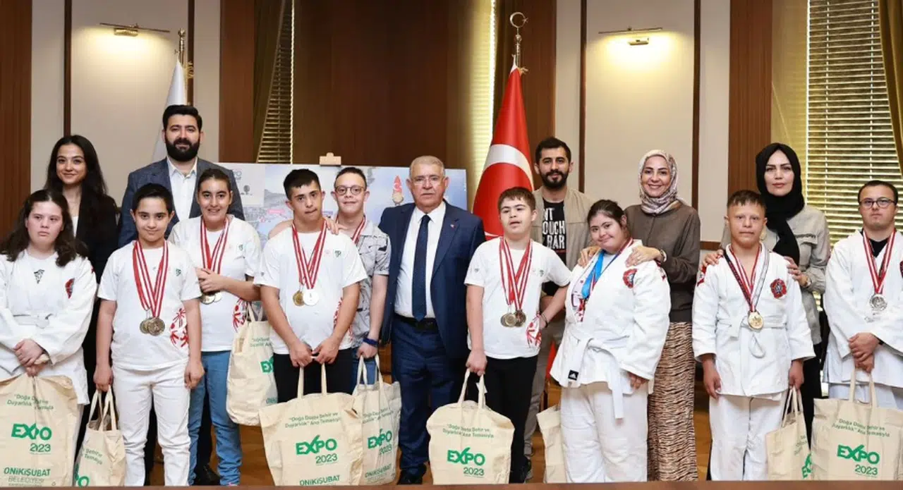 Başkan Mahçiçek, özel şampiyonları tebrik etti!