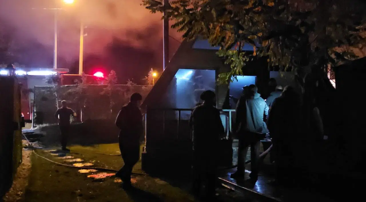 Bungalov ev alevlere teslim oldu