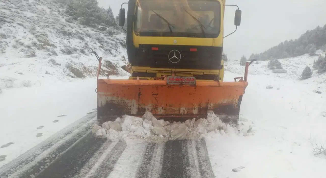 Büyükşehir, Kar Yağışı Sonrası Arterleri Ulaşıma Açık Tutuyor