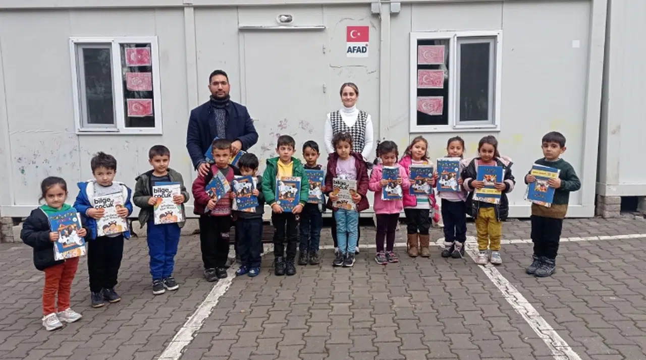 Büyükşehir’in Mobil Çocuk Kütüphanesi, Miniklerin Yüzünü Güldürdü