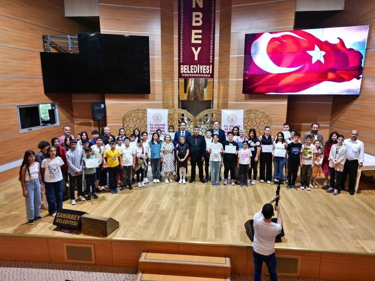 Depremzedelere Bağlama Eğitimi ve Sertifika Töreni