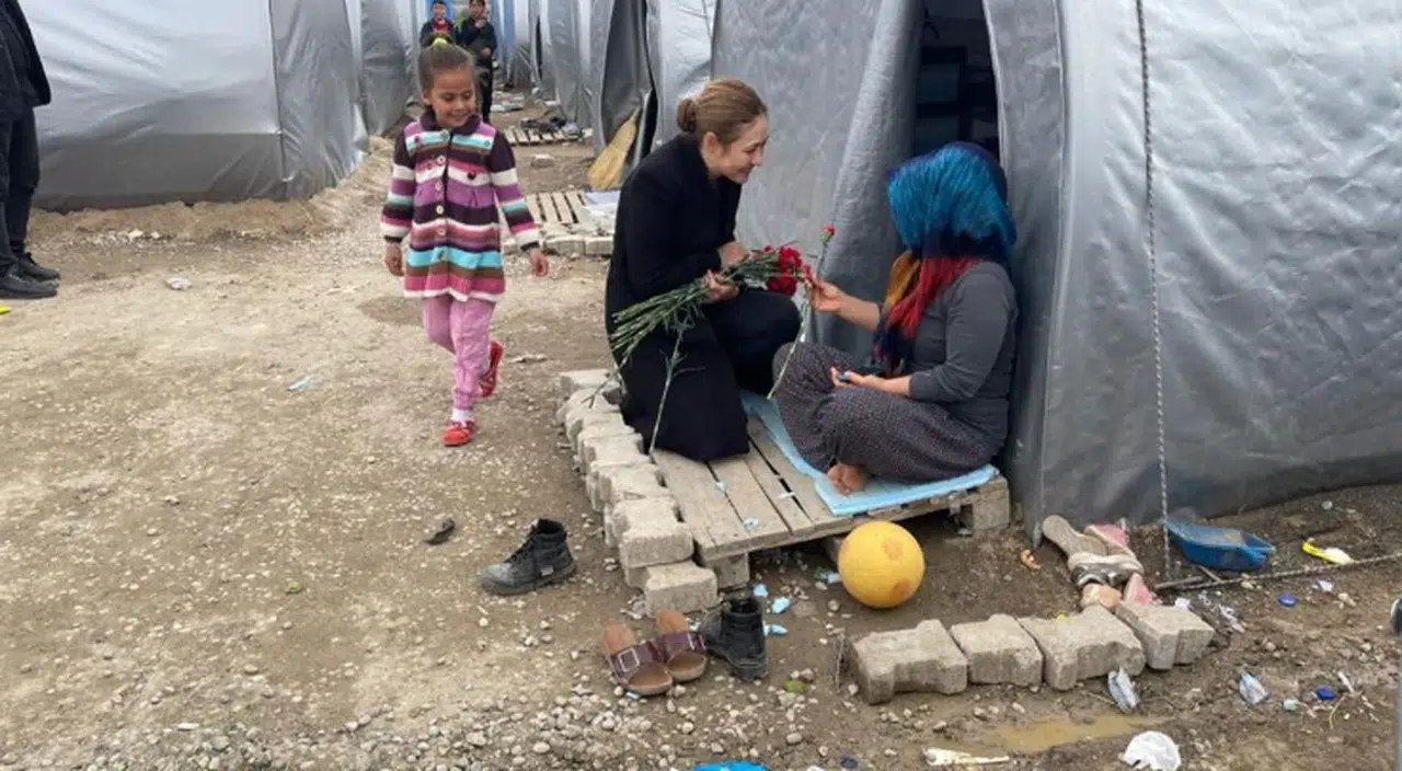 Dora: "Kadın Ayaktaysa Kimse Yıkılmaz!"