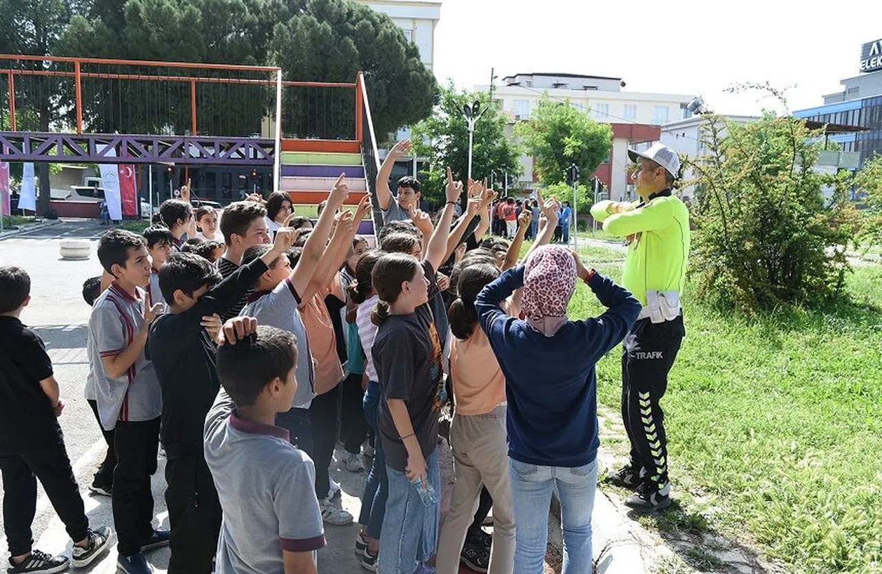 Dulkadiroğlu Trafik Eğitim Parkı'nda Minik Öğrencilere Eğitim