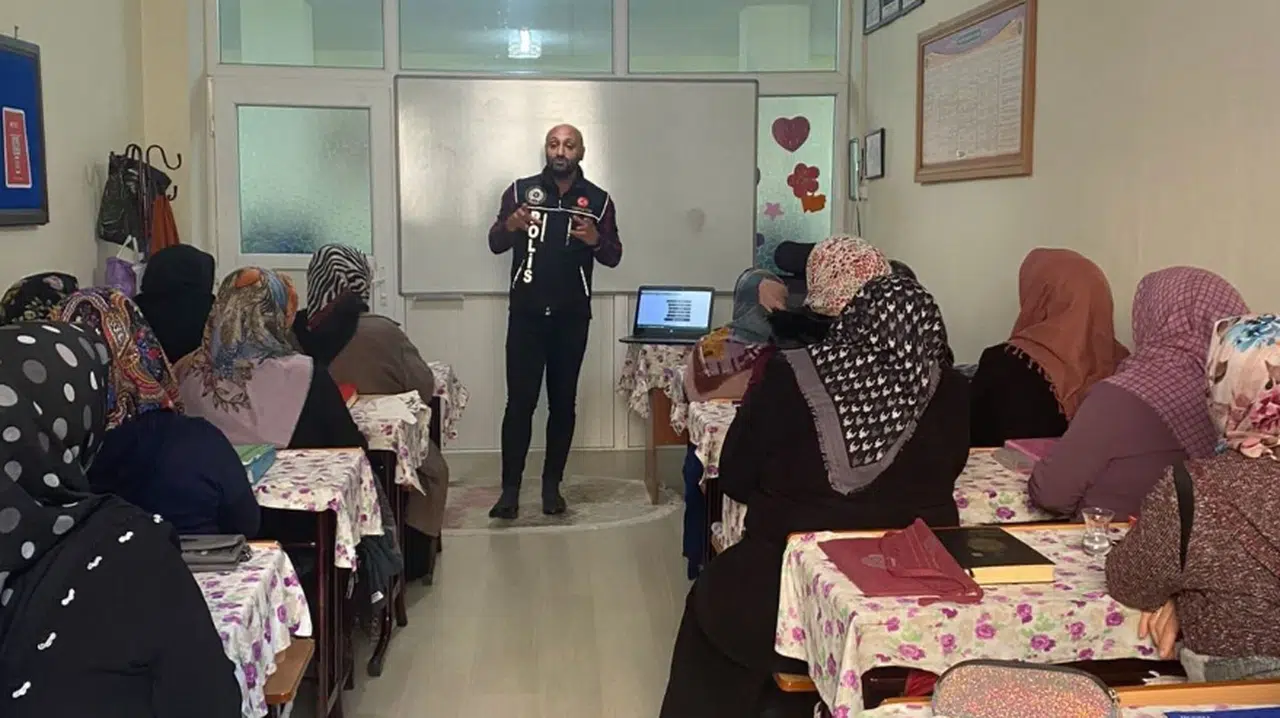 "En İyi Narkotik Polisi Anne" projesi eğitimleri sürüyor