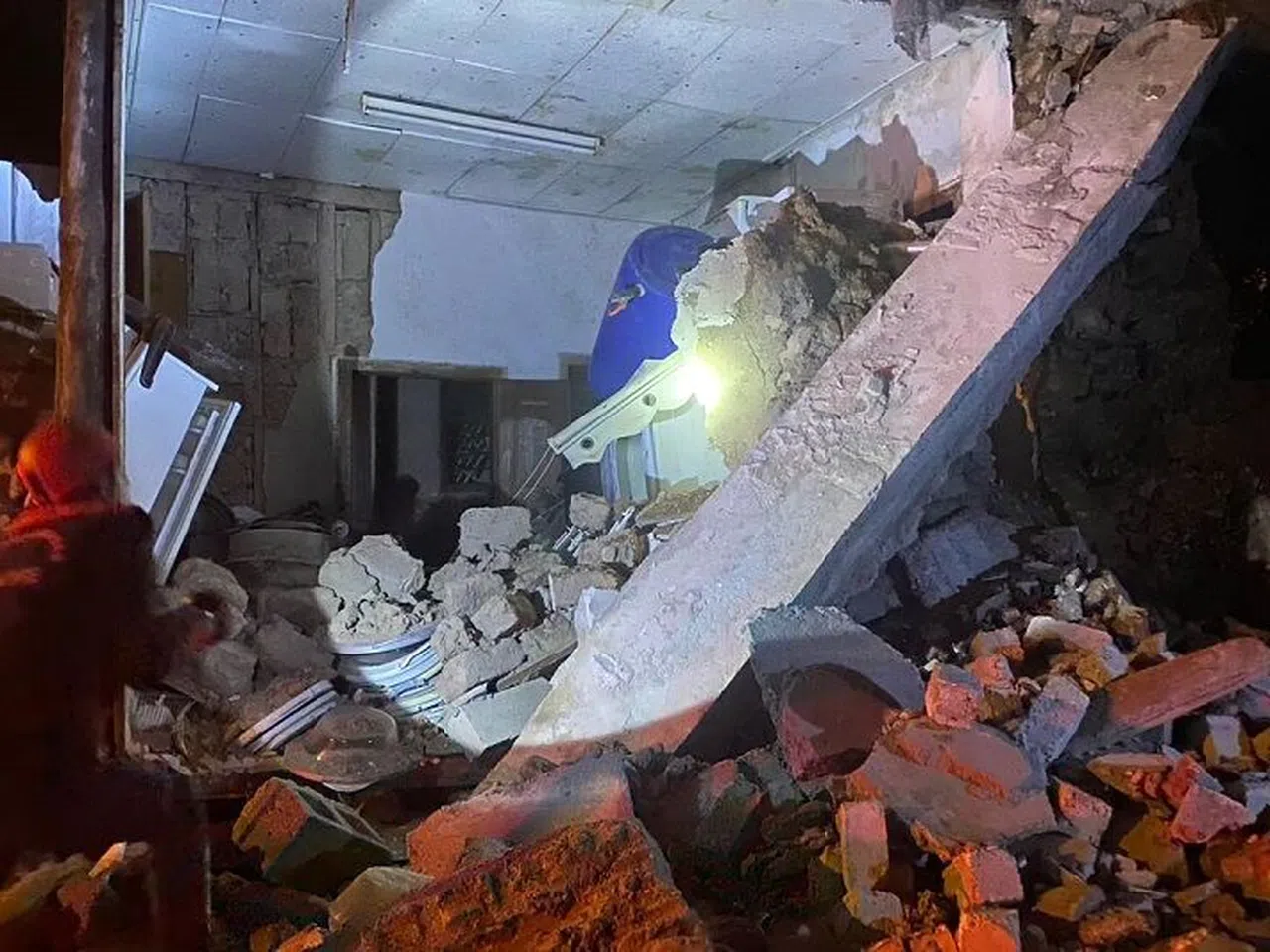 Tarihi evde göçük meydana geldi