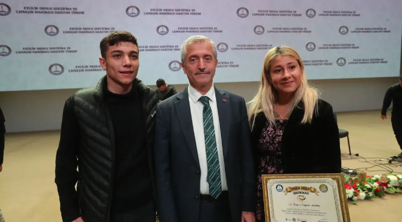 Evlilik Okulu’nda eğitim gören 196 çift daha sertifikasını aldı