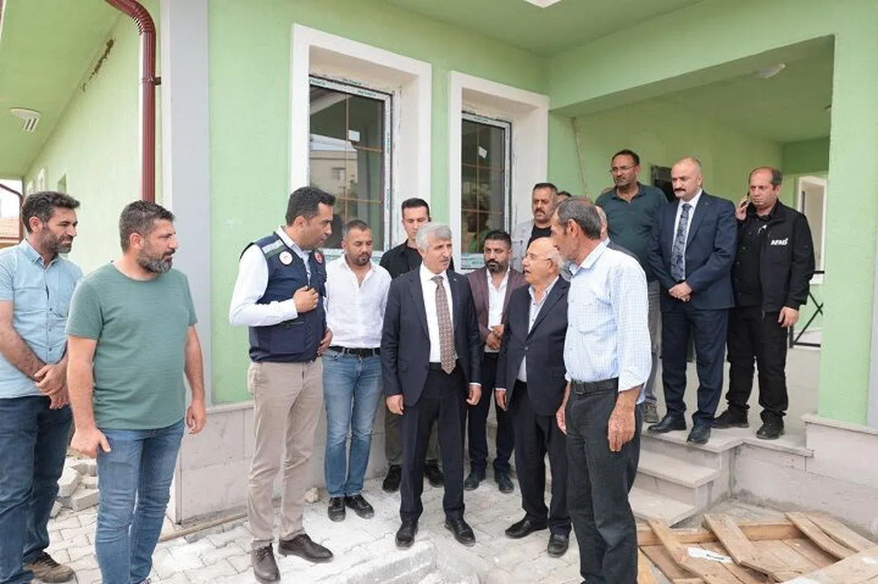 Vali Ünlüer, köy konutlarını inceledi