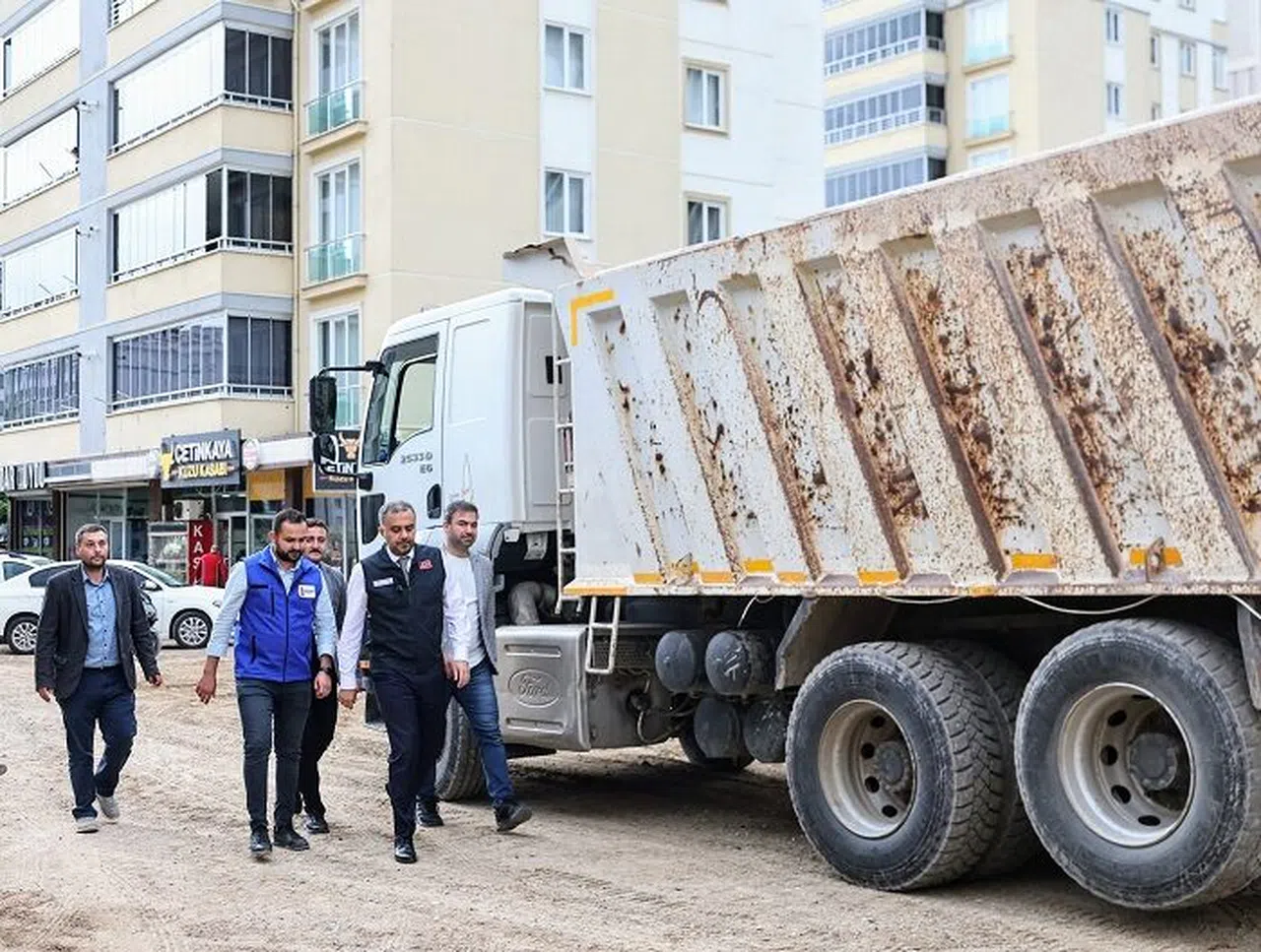 Toptaş, Onikişubat’ın yol standardını arttırmak için kolları sıvadı