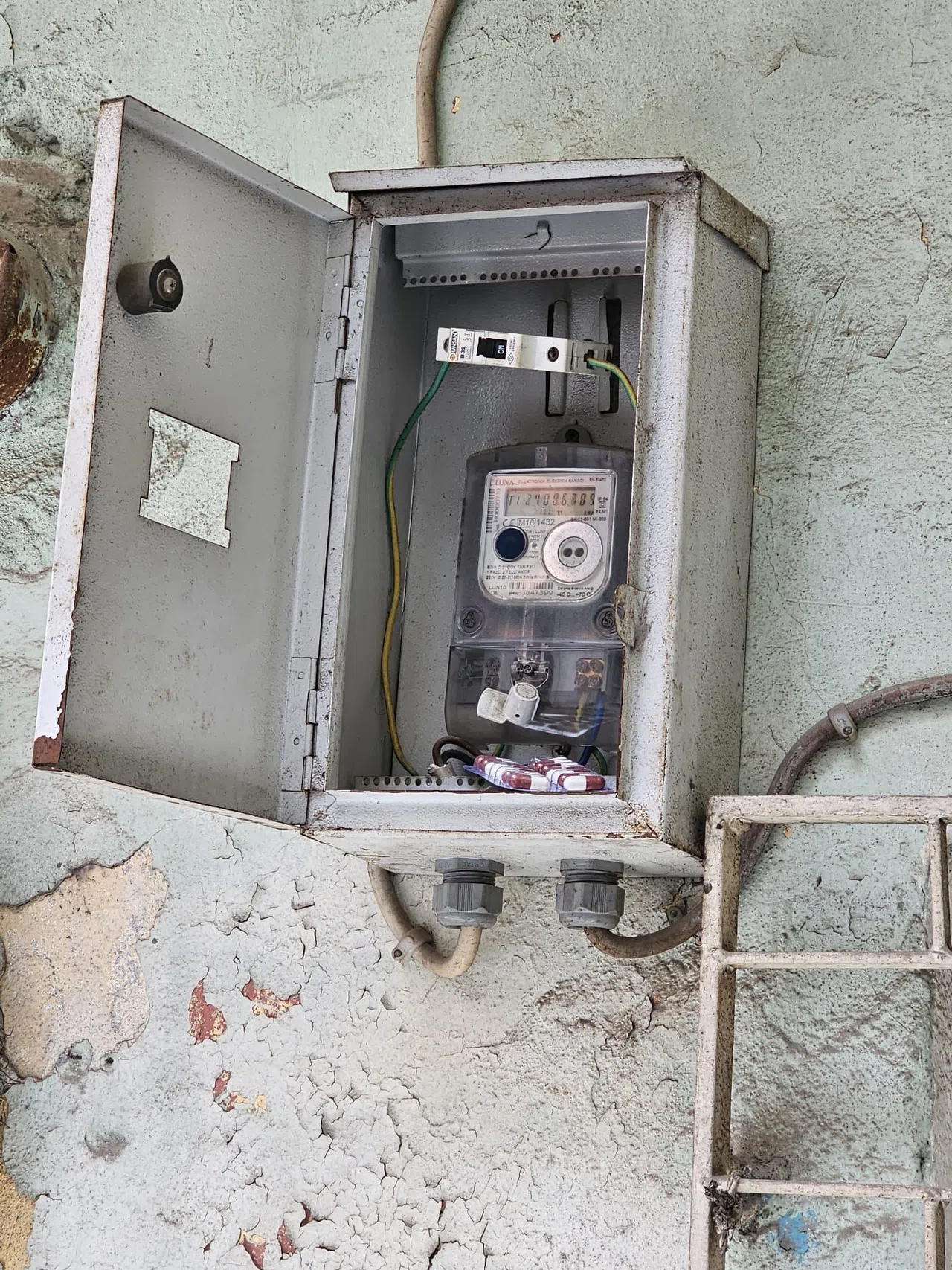 Adana´da elektrik panosunda kırmızı reçeteli uyuşturucu hap çıktı