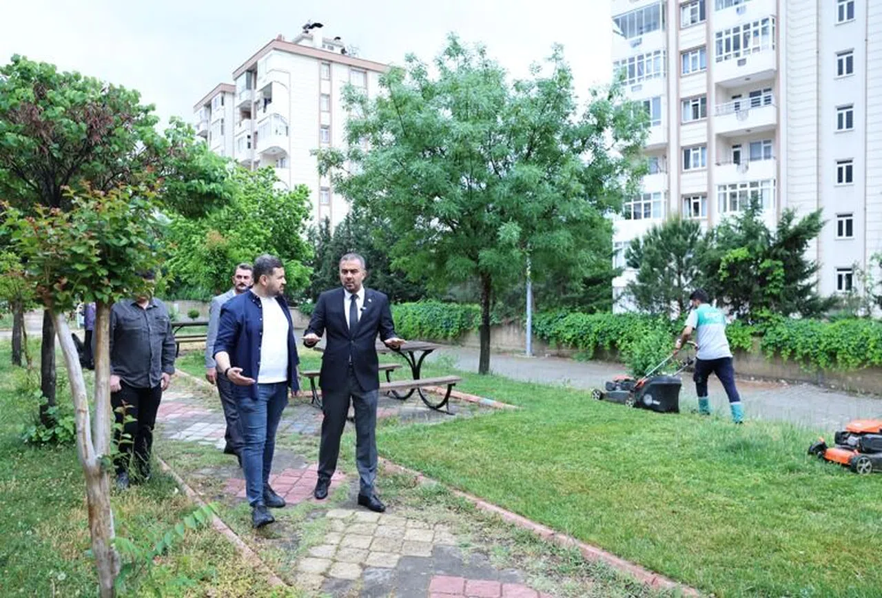 Başkan Toptaş, park ve yeşil alanlardaki çalışmaları inceledi