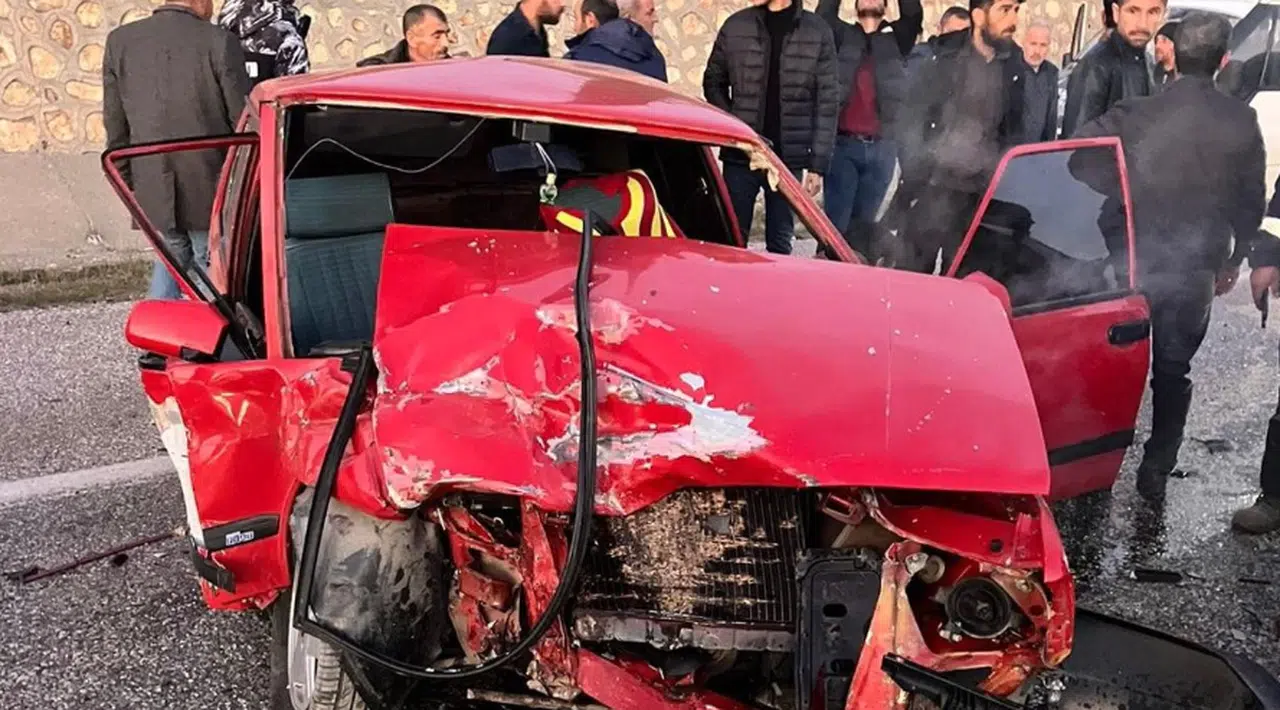 İki otomobil çarpıştı: 1 yaralı