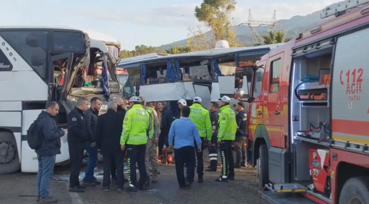 İşçi servisleri çarpıştı: 6 yaralı