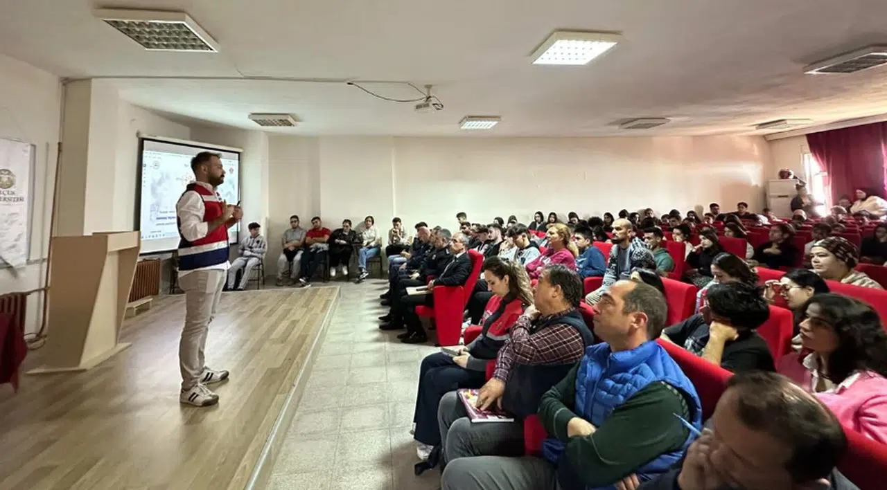 Jandarmadan öğrencilere siber farkındalık eğitimi