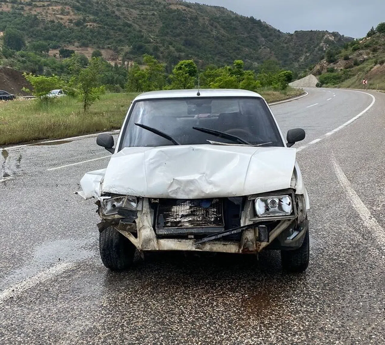 Gölbaşı'nda iki otomobil çarpıştı: 2 yaralı