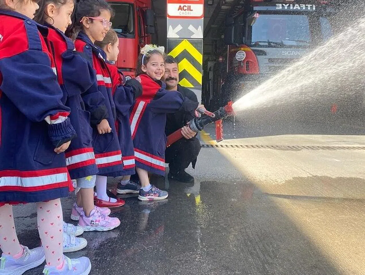 Anaokulu öğrencilerine yangın eğitimi verildi