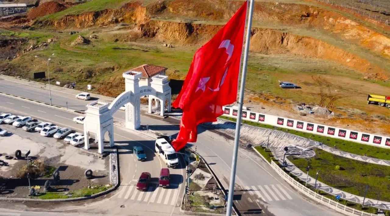 Şehitlere vefa: Türkoğlu Şehitlik Anıtı tamamlandı