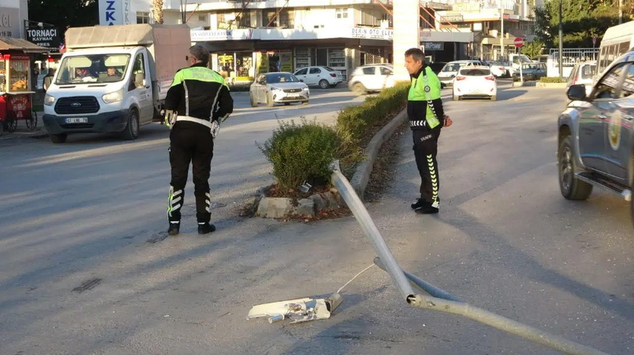 Şoför hapşırınca midibüs kontrolden çıktı