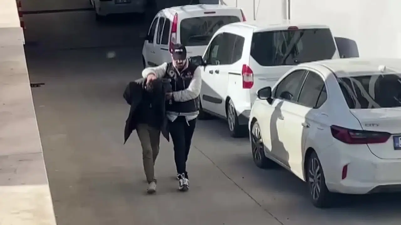 Sokakta uyuşturucu satan 3 kişi tutuklandı