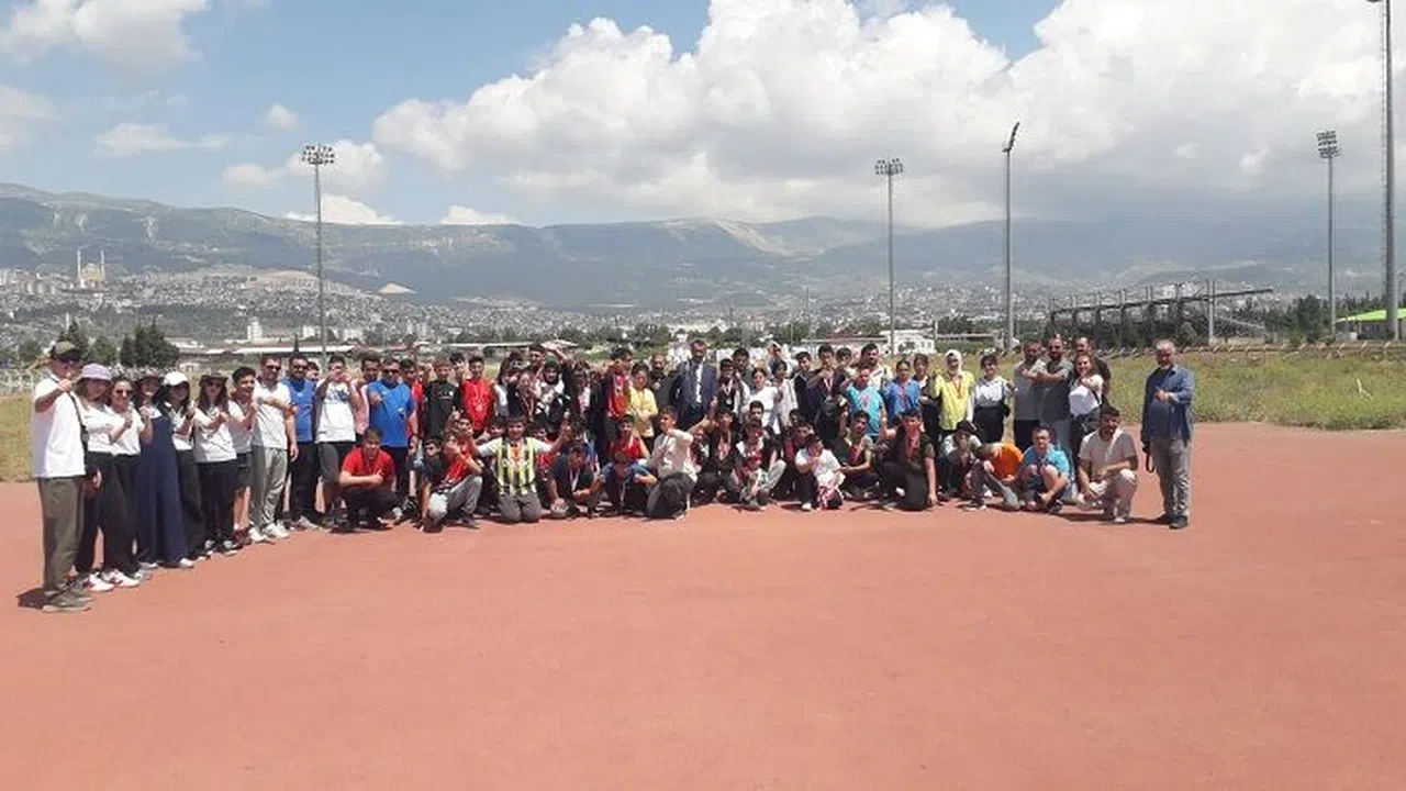 Özel sporcular atletizmde yarıştı