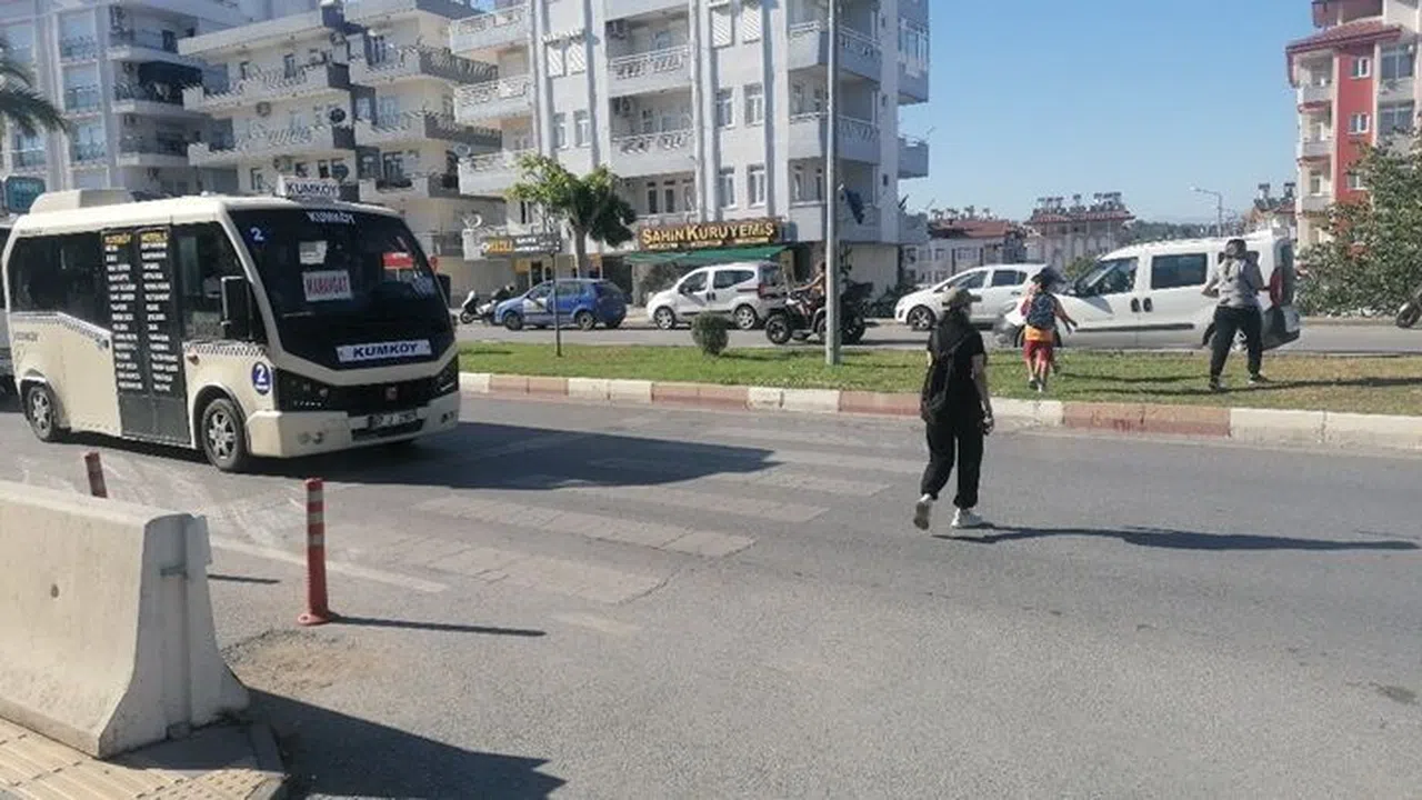Ölümlü kaza sonrası kapatılan yaya geçidinin silinmeyen çizgileri kazaya davetiye çıkartıyor