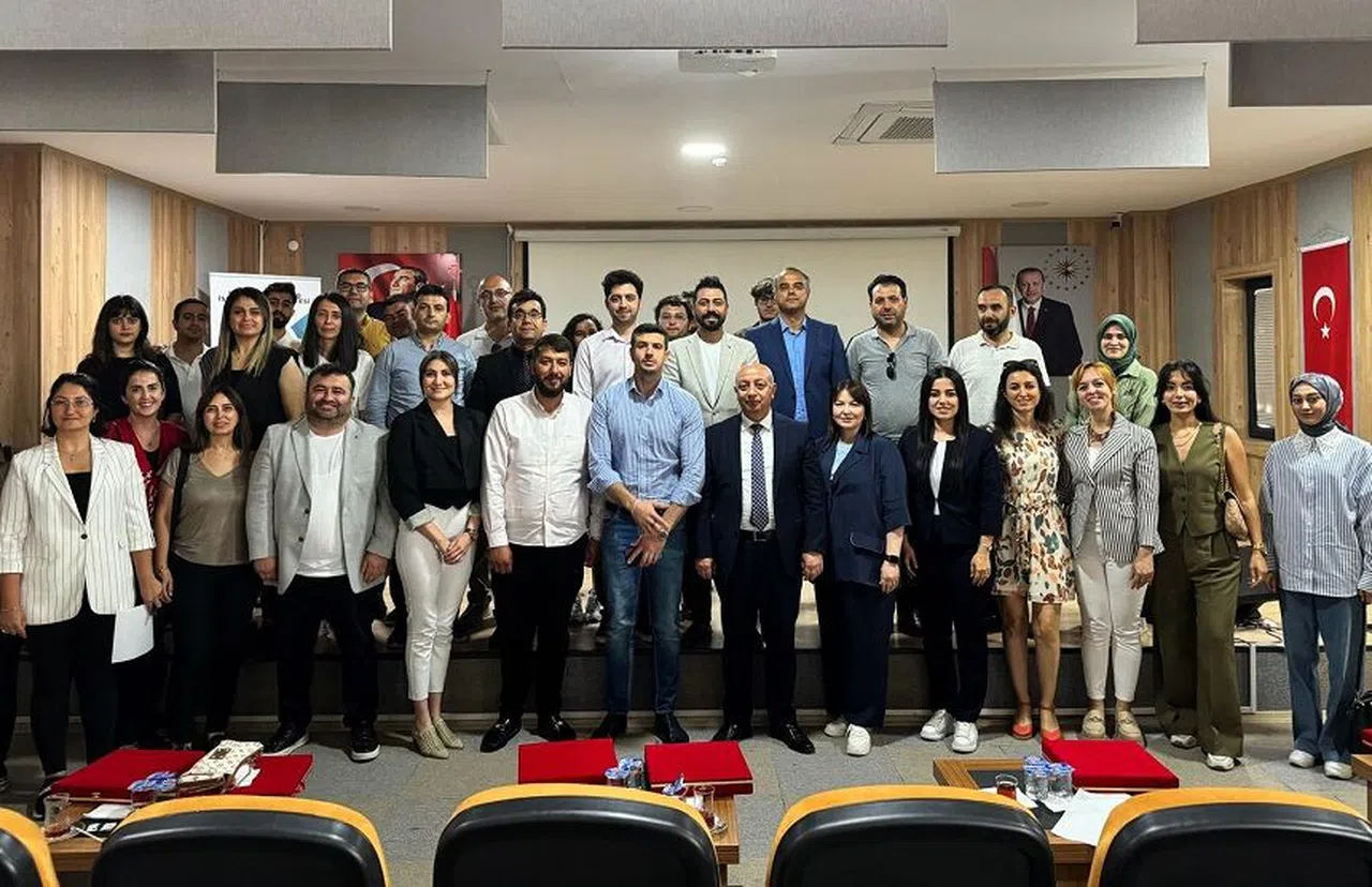 İstiklal'iz Zirvesi'nde İş Dünyası ve Öğrenciler Buluştu