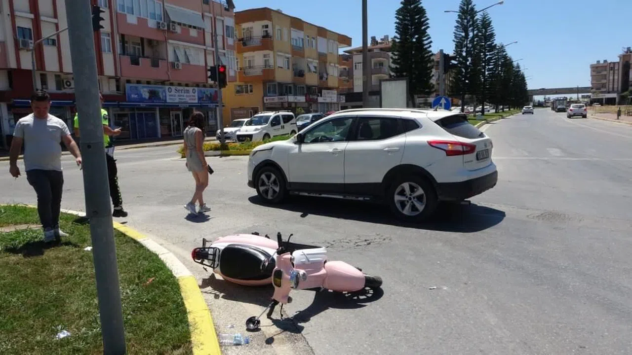 Motosiklet ile otomobil kavşakta çarpıştı: 2 yaralı