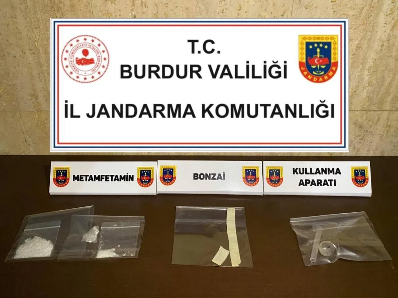 Kaçakçılık yaptığı tespit edilen 8 şüpheli tutuklandı