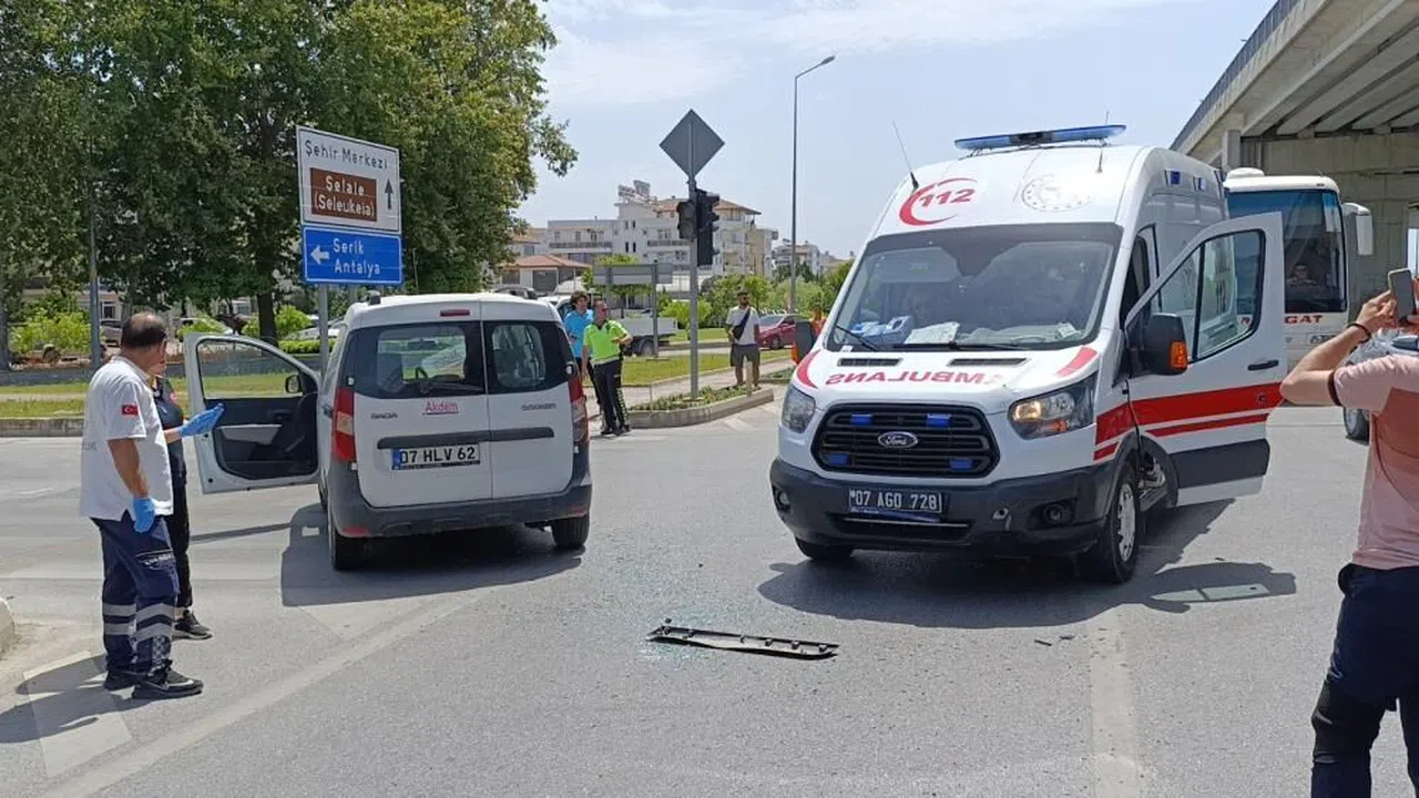 Kazaya giden ambulans kaza yaptı