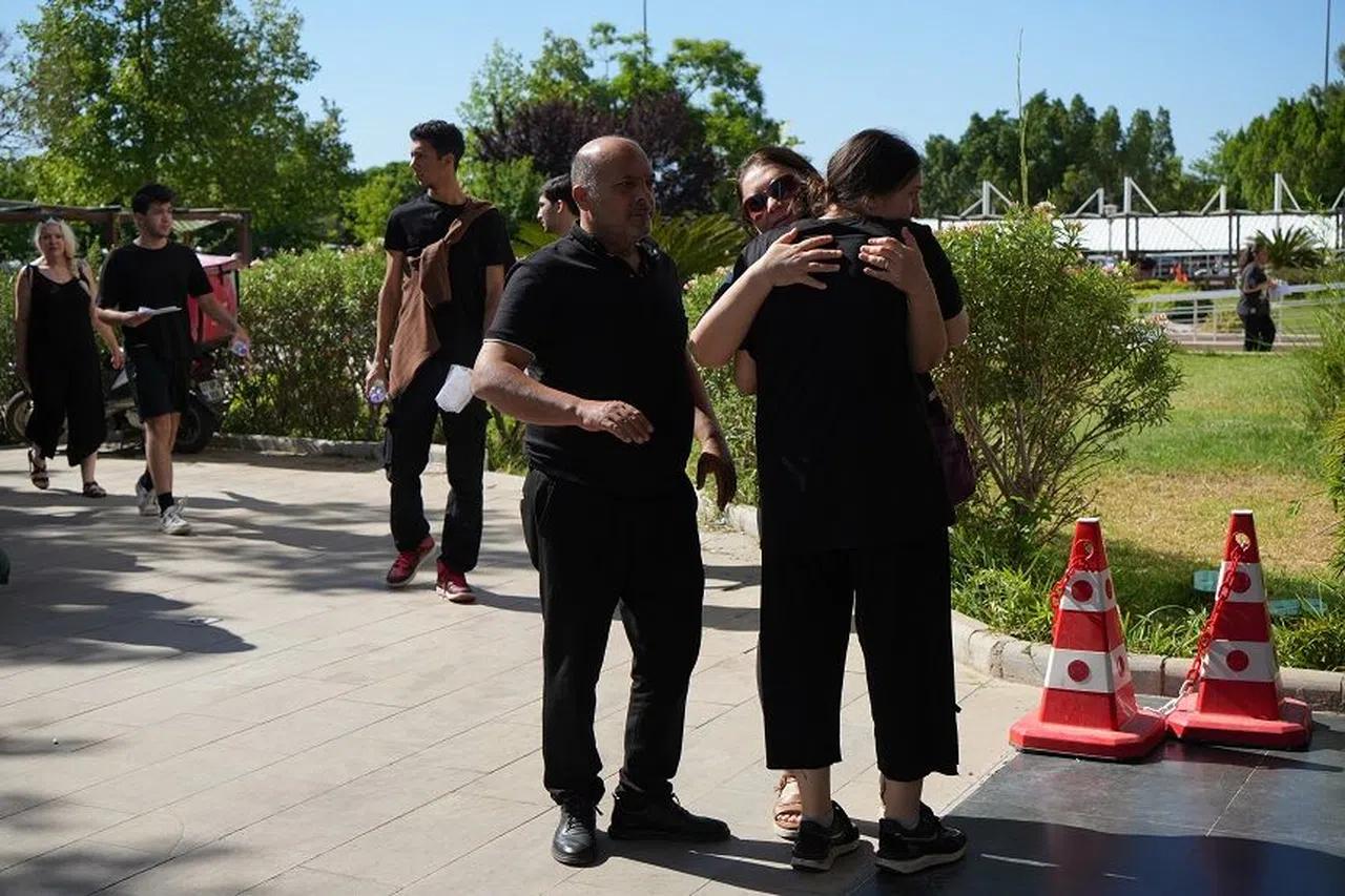 AYT'ye giren öğrencileri veliler dualarla uğurladı