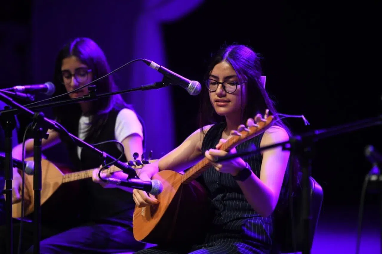 Sanat eğitimi alan kursiyerler yeteneklerini sergiledi