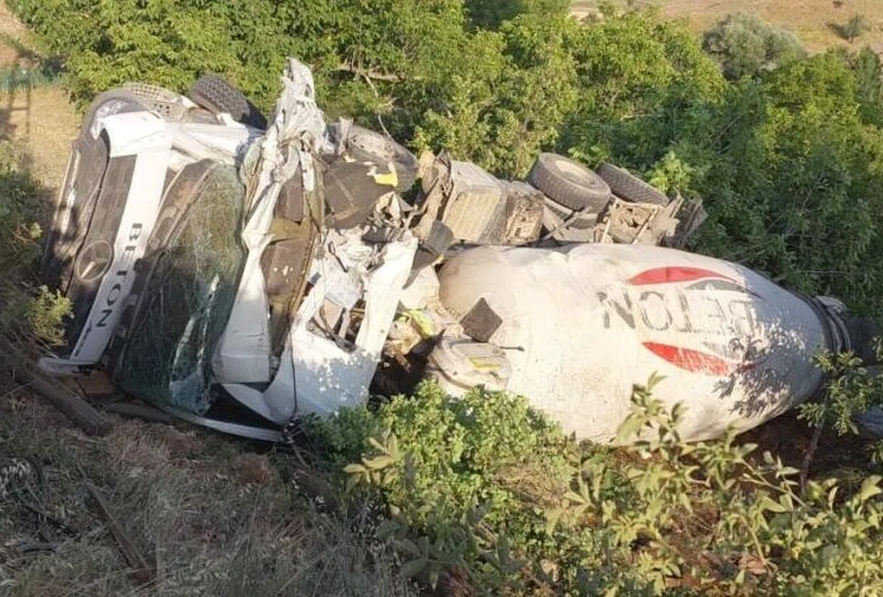 Kahramanmaraş’ta beton mikseri şarampole yuvarlandı: 1 yaralı