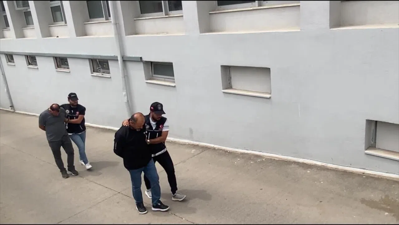Torbacılar yakalanınca “Kraliçe arı” taşıdıklarını söyledi