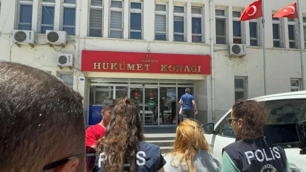 Evlerden ziynet eşyalarını çalan kadın yakalanınca ‘çok pişmanım' dedi