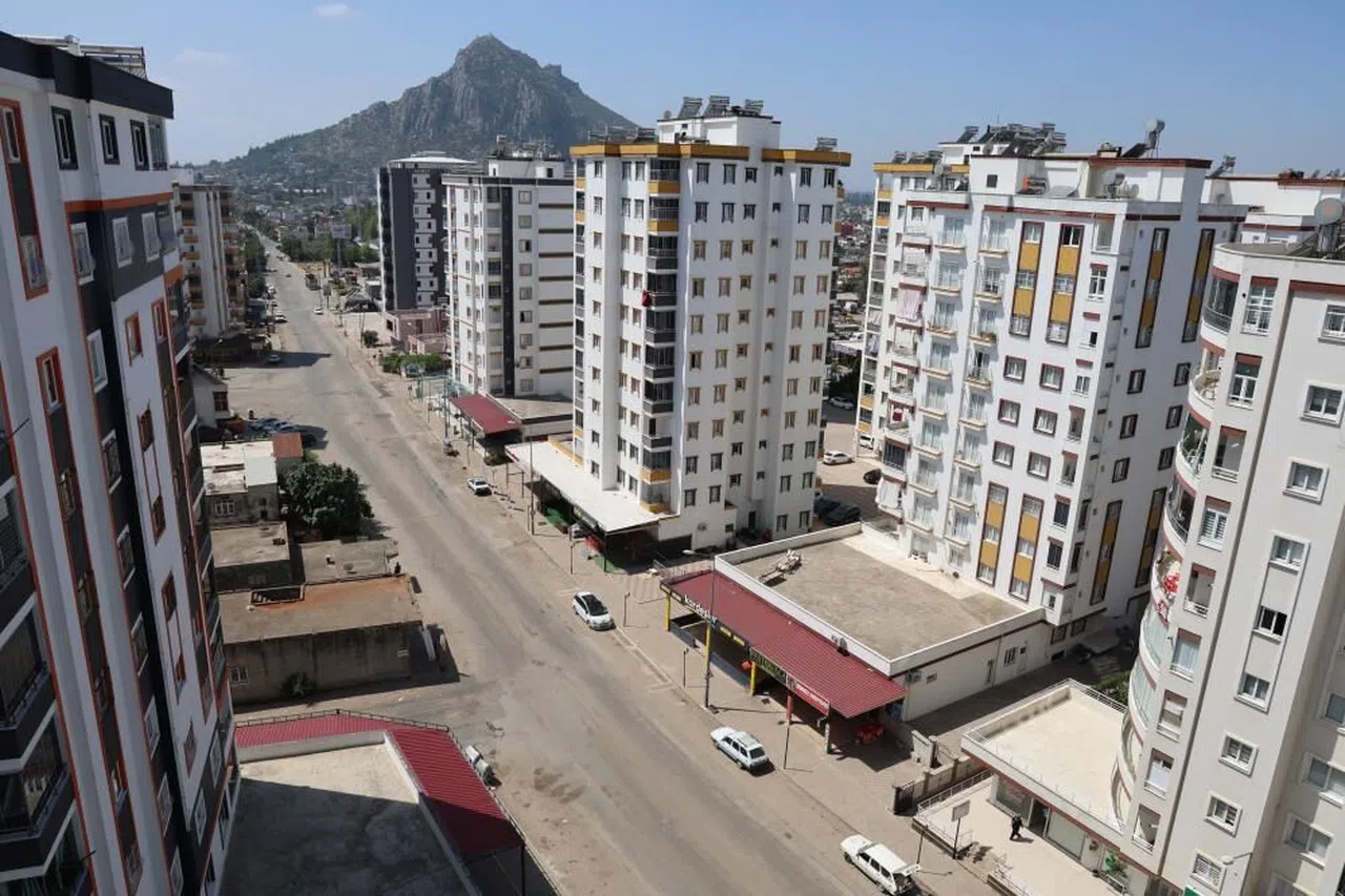 Bayram tatili ve sıcak ilçeyi sessizliğe bürüdü