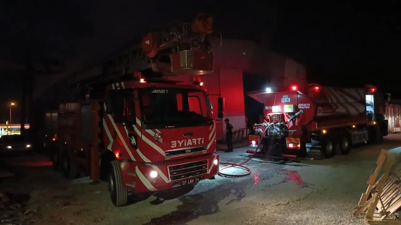 Mermer atölyesindeki yangın korkuttu