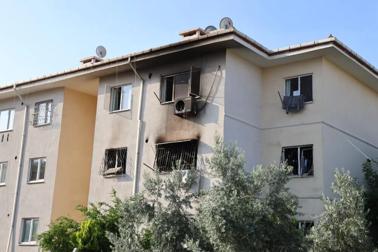 Apartman dairesinde feci yangın
