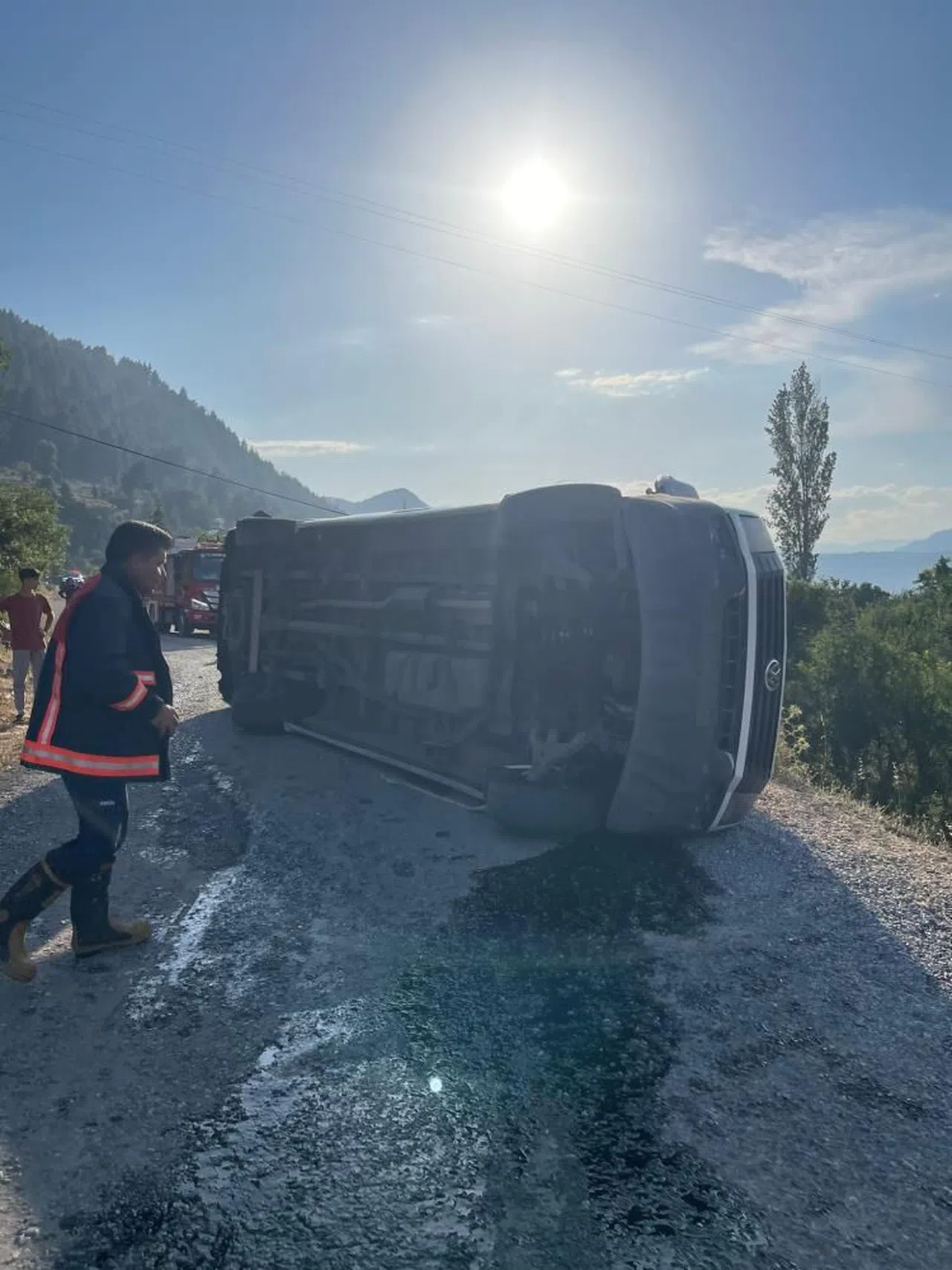 Çamlıyayla'da devrilen minibüste 11 kişi yaralandı