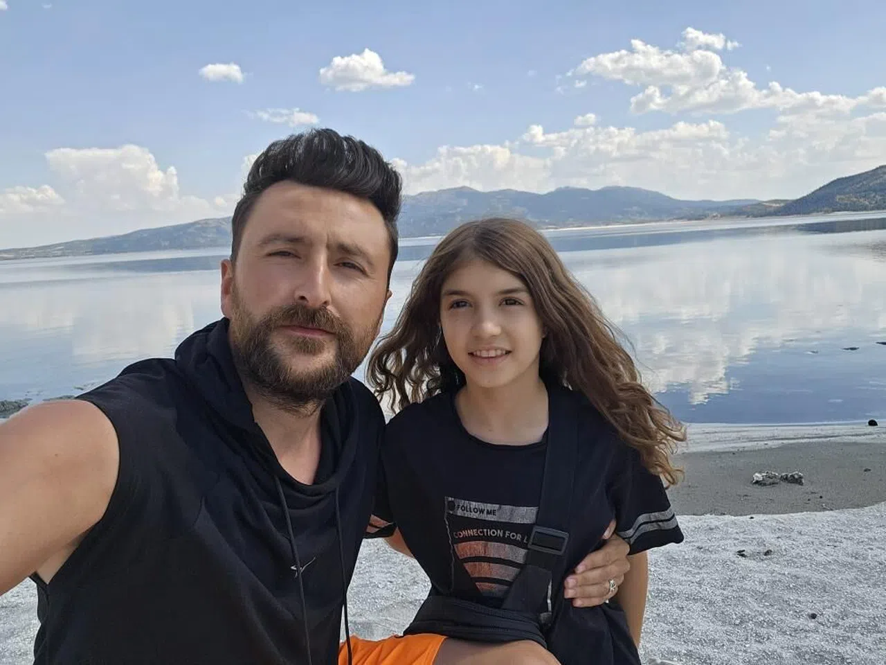 Salda Gölü'nde kurtarılan küçük kız kahramanıyla buluştu
