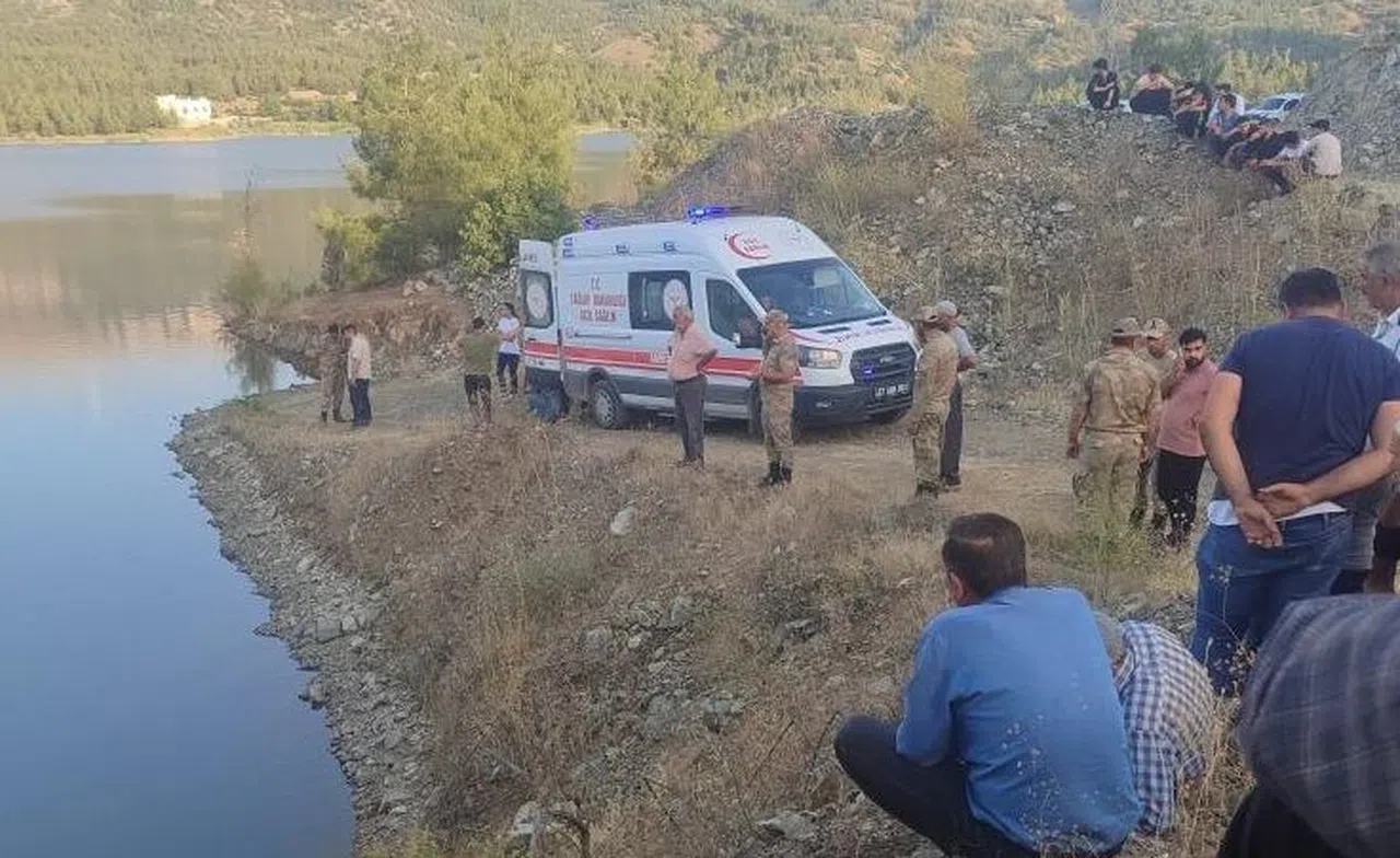 Gölette kaybolan gencin cesedi 5 saat sonra bulundu