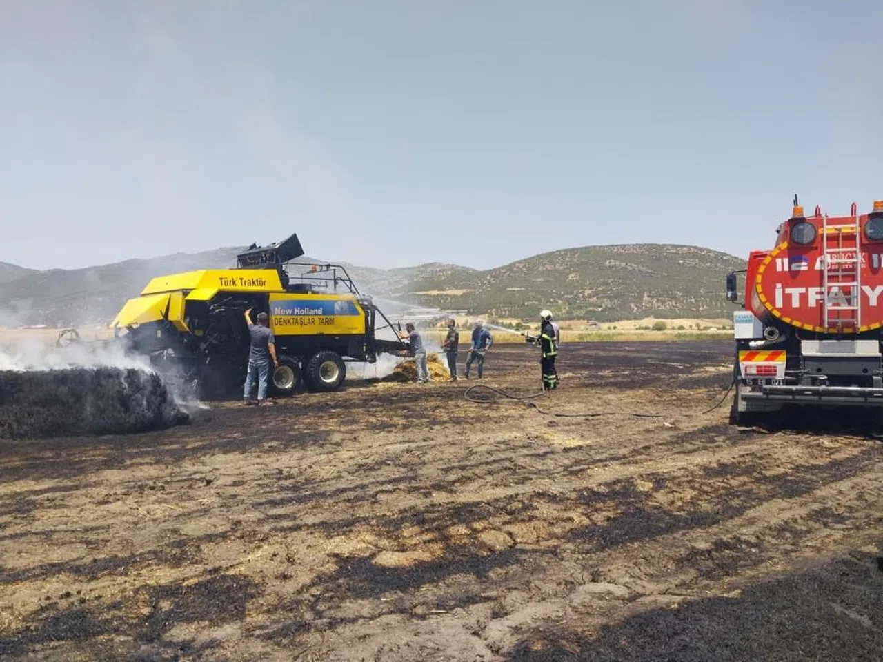Balya makinesinden çıkan yangında 9 dekarlık arazi kül oldu