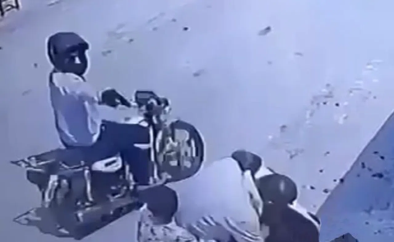Dede torunlarının gözü önünde vuruldu