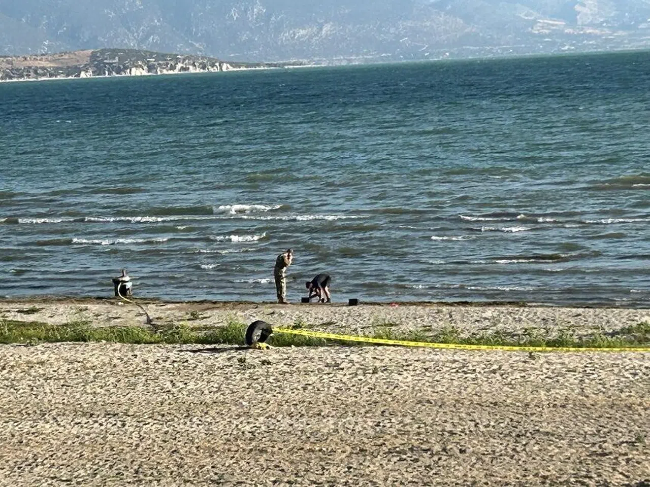 Eğirdir Gölü'nde bulunan el bombaları imha edilmek üzere gölden çıkarıldı