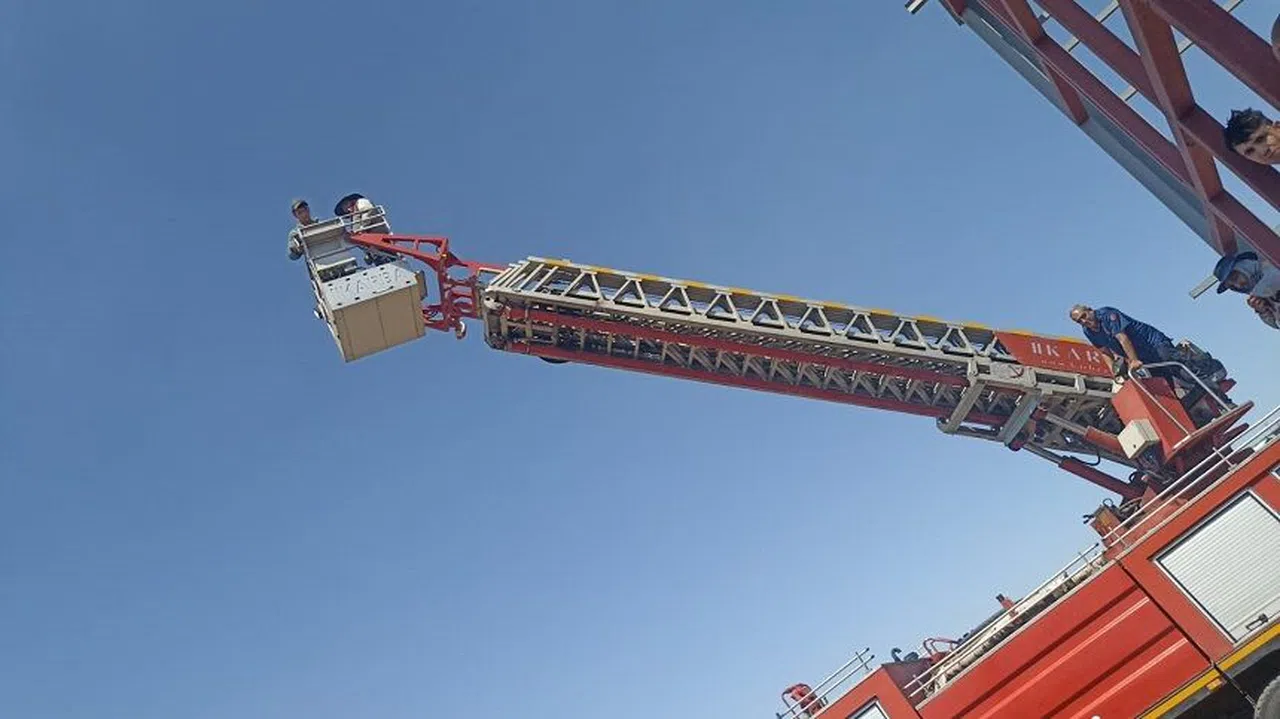 Kahramanmaraş'ta Vinçte mahsur kalan işçi kurtarıldı