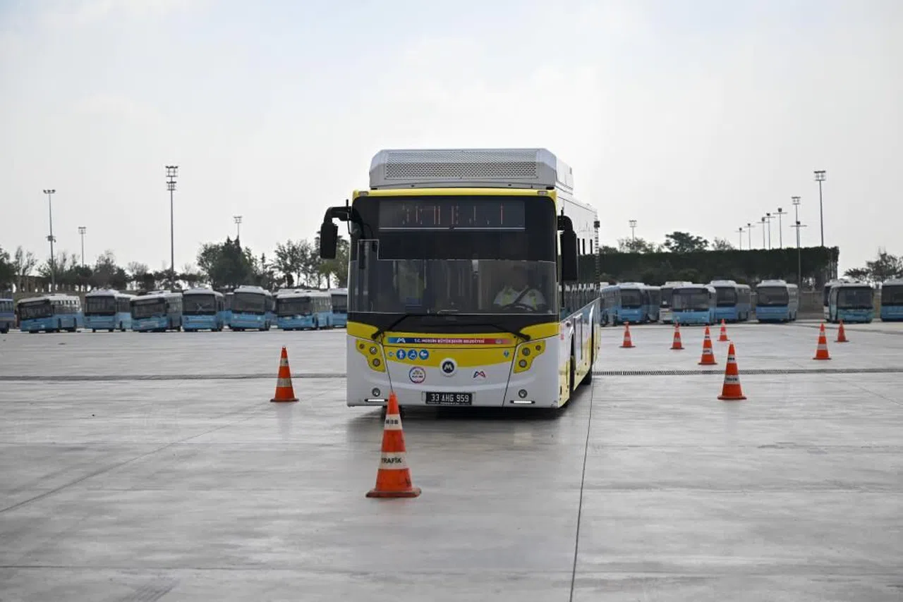 Mersin'de şoförler ileri sürüş teknikleri eğitiminden geçiriliyor