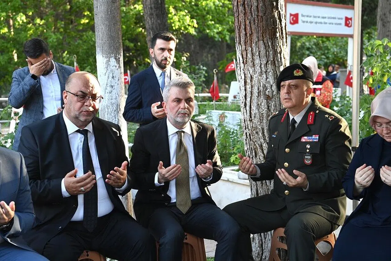 Başkan Görgel’den Bayramda Mezarlık Ziyareti