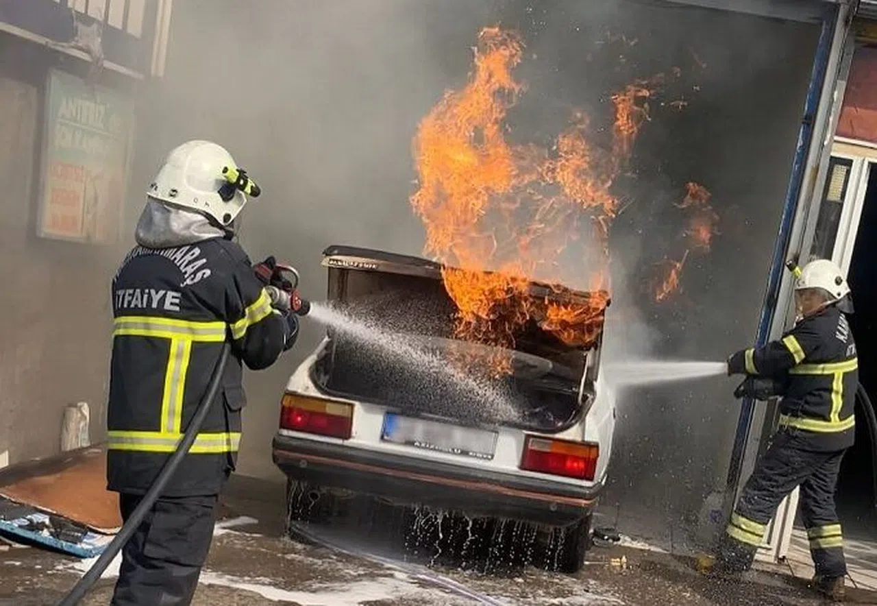 Kahramanmaraş’ta otomobil alev alev yandı