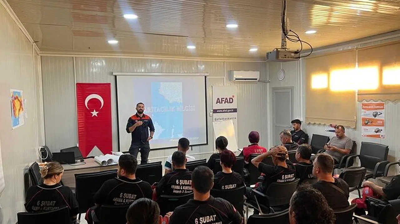 6 Şubat Arama Kurtarma Derneği’ne AFAD’dan eğitim