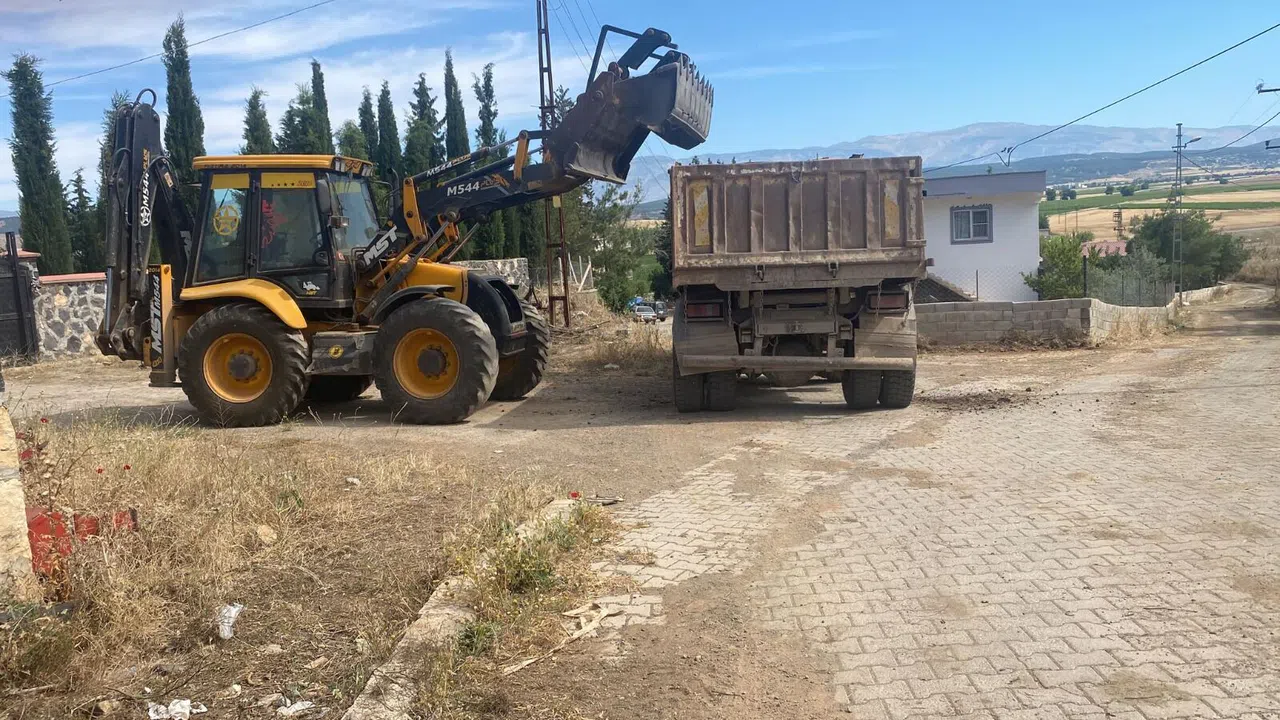 Dulkadiroğlu Belediyesi Yeniyurt'u Temizledi!