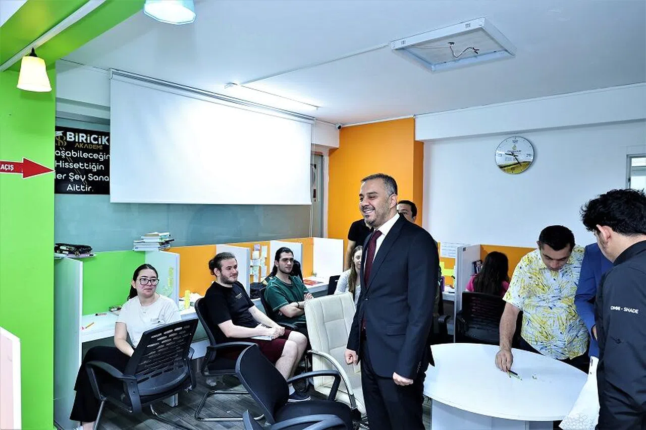 Onikişubat'ta YKS Heyecanı, Başkan Toptaş Moral Verdi